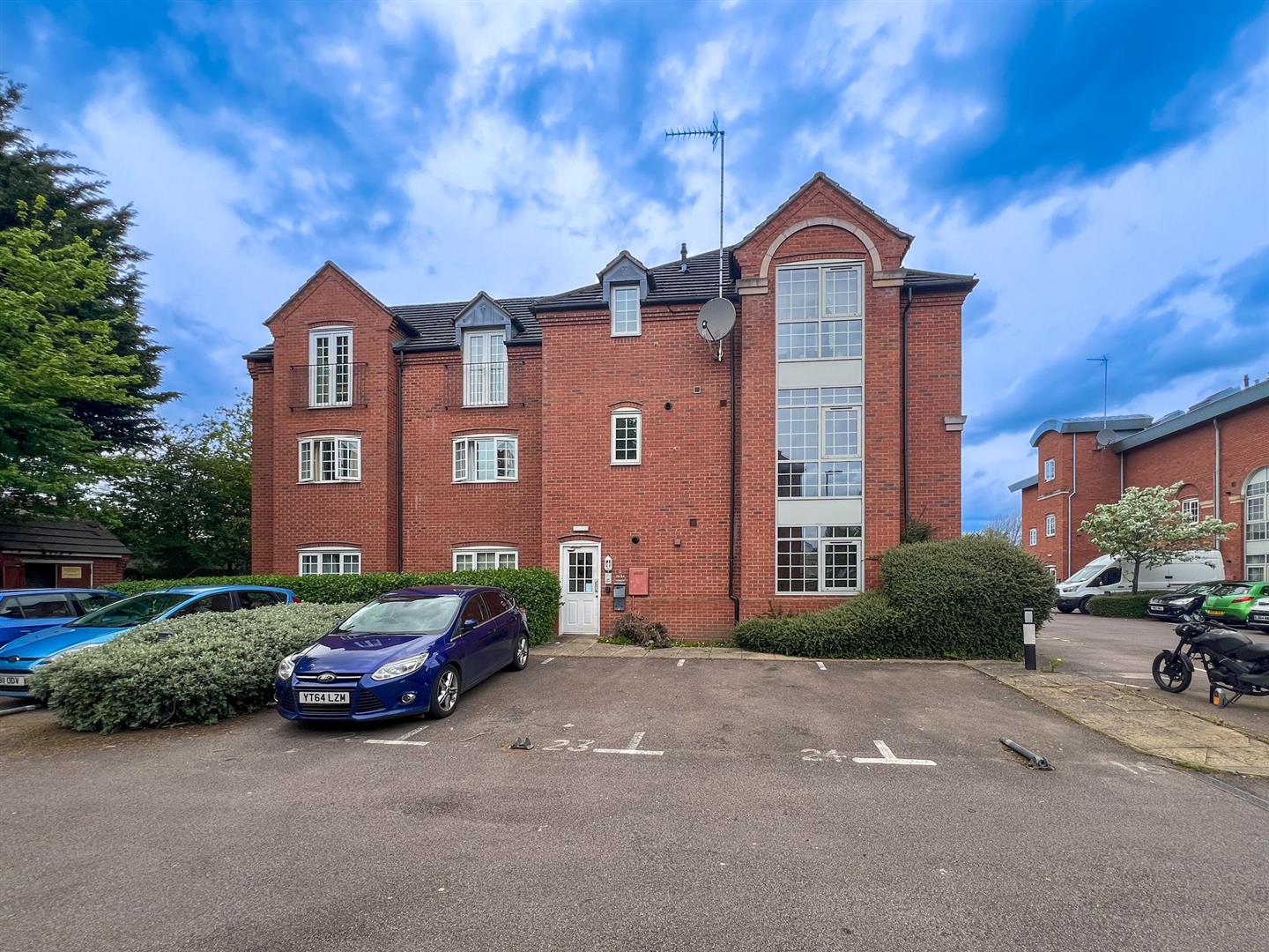 29 Caxton Court, Burton DE14 3SH